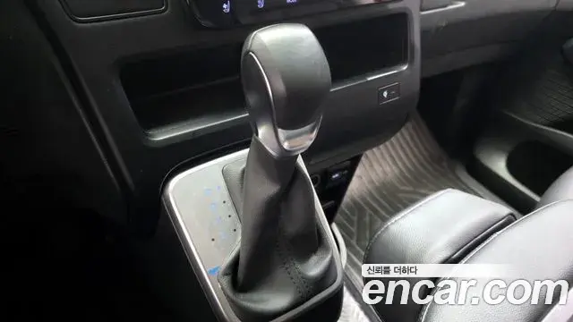 Hyundai Staria 2023 — Фото 9/20