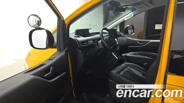 Hyundai Staria 2023 — Фото 10/20