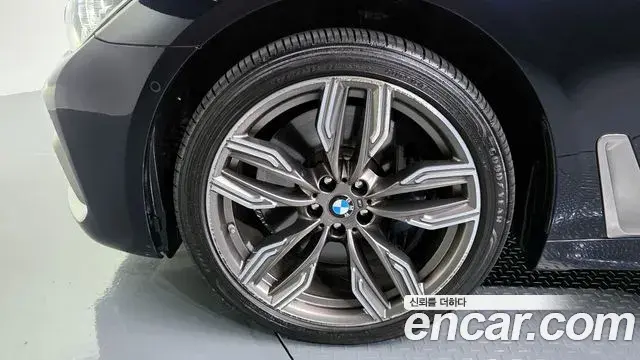 BMW 7 Series 2018 — Фото 4/20