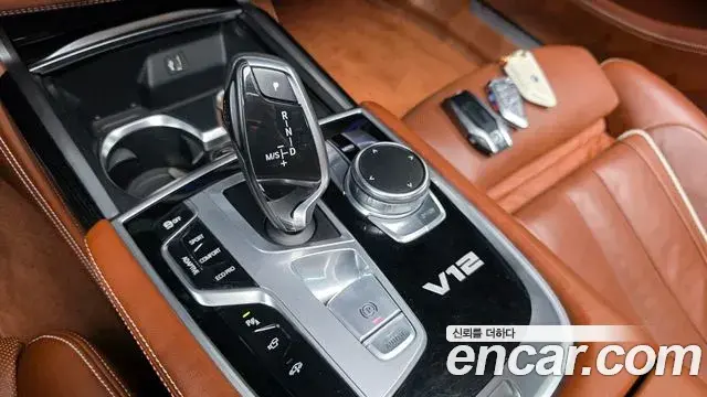 BMW 7 Series 2018 — Фото 8/20