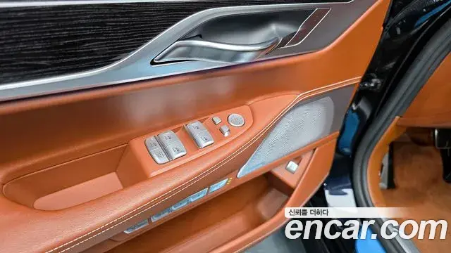 BMW 7 Series 2018 — Фото 19/20