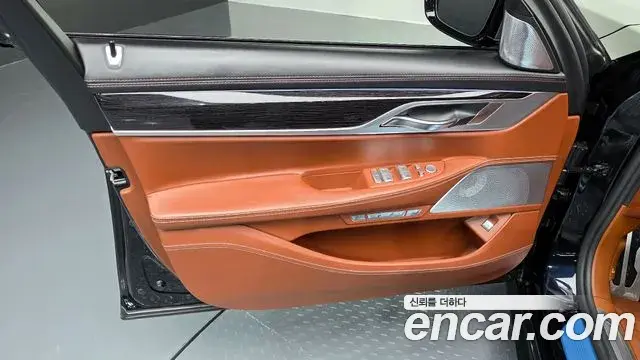 BMW 7 Series 2018 — Şəkil 15/36