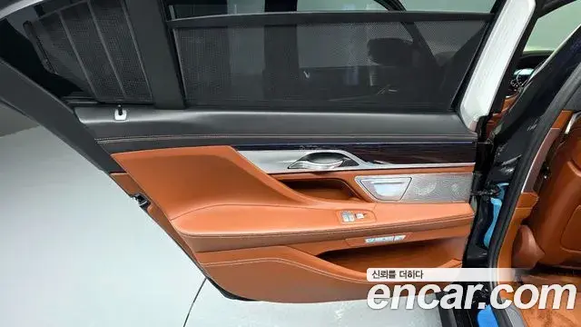 BMW 7 Series 2018 — Şəkil 17/36