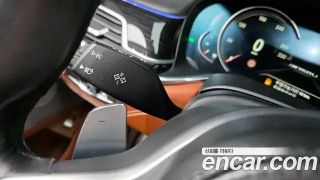 BMW 7 Series 2018 — Şəkil 33/36