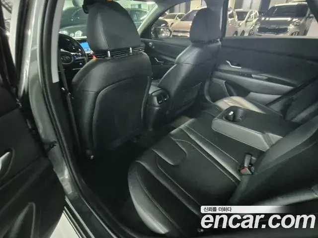 Hyundai The New Avante Hybrid 2022 — ფოტო 13/16