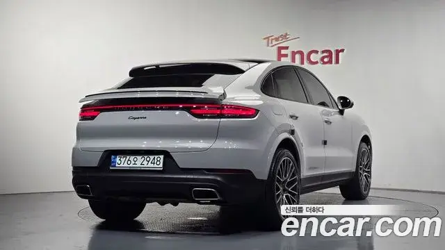 Porsche Cayenne 2021 — ფოტო 18/20