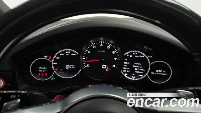 Porsche Cayenne 2021 — ფოტო 15/20