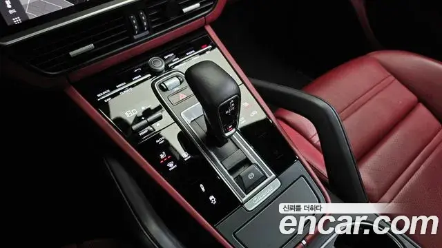Porsche Cayenne 2021 — ფოტო 19/20