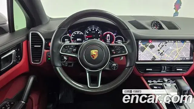 Porsche Cayenne 2021 — ფოტო 4/20