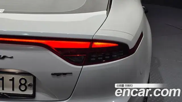 Kia Stinger 2018 — ფოტო 30/31