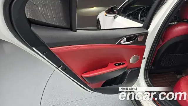 Kia Stinger 2018 — ფოტო 7/31