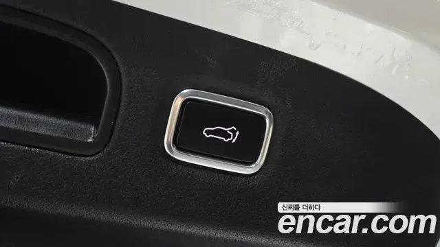 Kia Stinger 2018 — ფოტო 8/31