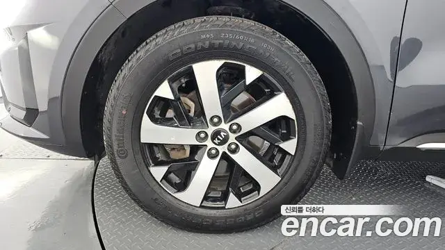 Kia Sorento 2021 — Фото 5/20