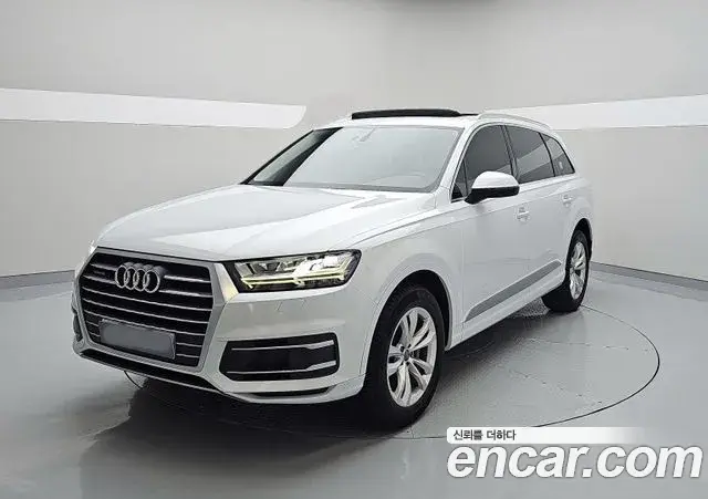 Audi Q7 2019 — ფოტო 18/18