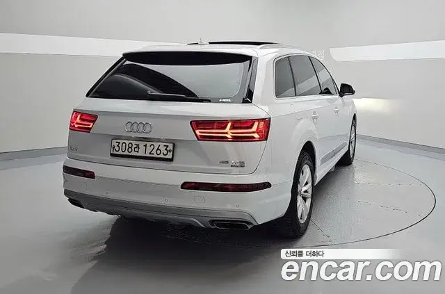 Audi Q7 2019 — ფოტო 11/18