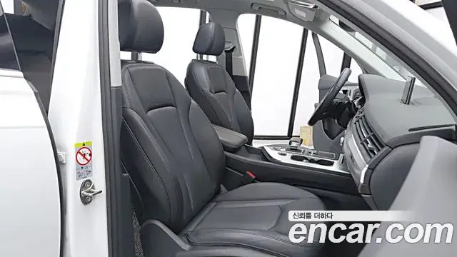 Audi Q7 2019 — ფოტო 8/18