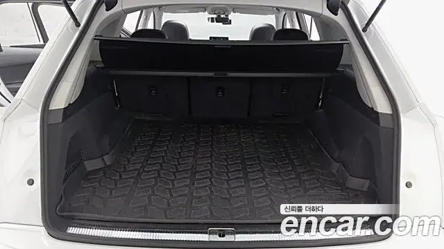 Audi Q7 2019 — ფოტო 16/18