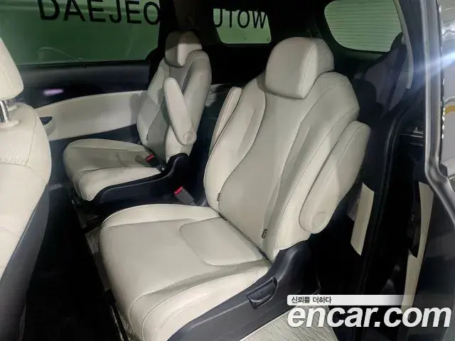 Kia Carnival 2021 — Фото 8/20