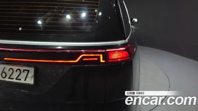 Kia Carnival 2021 — ფოტო 26/30