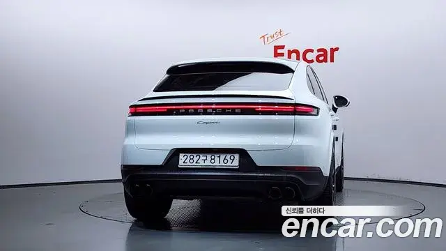 Porsche Cayenne 2023 — Şəkil 20/36