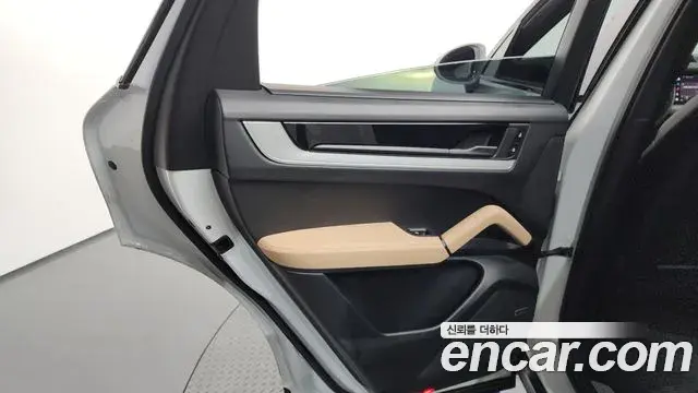 Porsche Cayenne 2023 — Şəkil 9/36