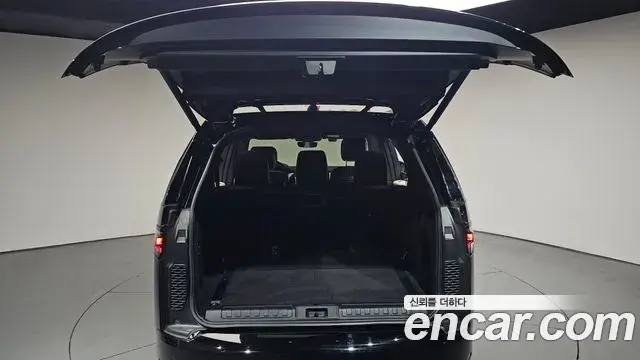 Land Rover Discovery 5 2023 — Photo 6/37