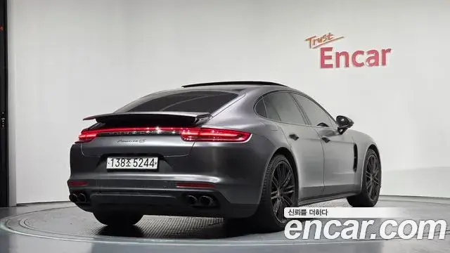 Porsche Panamera 2018 — Фото 1/20