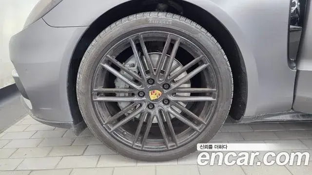 Porsche Panamera 2018 — Фото 4/20