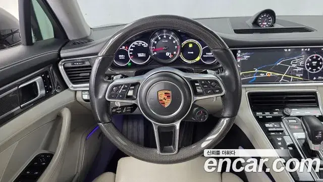 Porsche Panamera 2018 — Фото 13/20