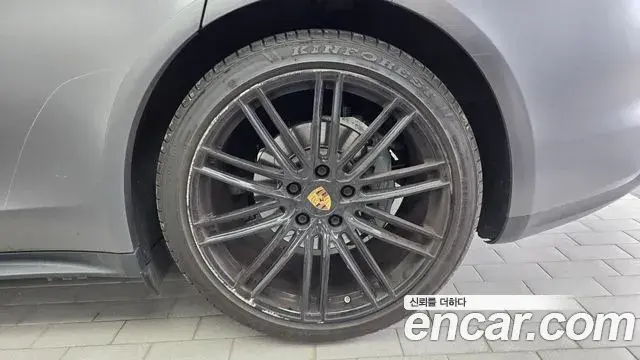 Porsche Panamera 2018 — Photo 30/35