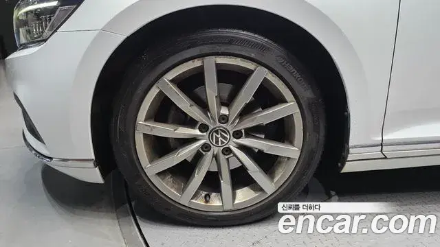 Volkswagen Passat GT 2021 — ფოტო 26/30