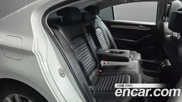 Volkswagen Passat GT 2021 — ფოტო 17/30