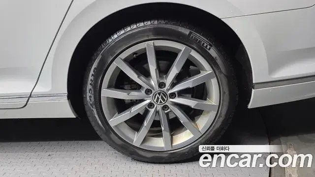Volkswagen Passat GT 2021 — ფოტო 22/30