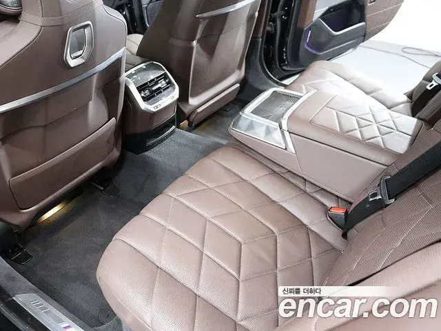 BMW 7 Series 2022 — Photo 8/20