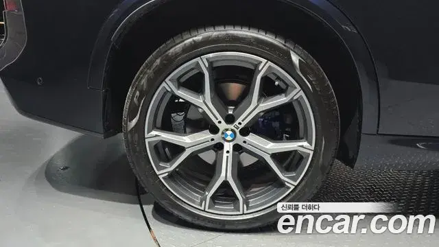 BMW X5 2025 — Şəkil 28/30