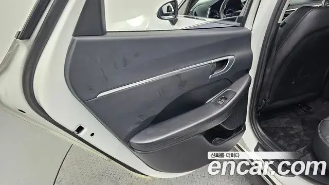 Hyundai Sonata Hybrid 2019 — Şəkil 18/29