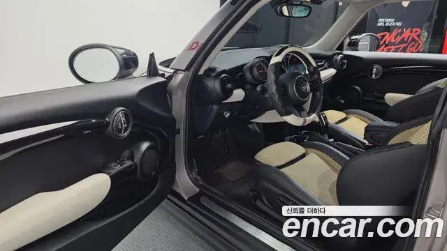 Mini Cooper 2021 — Photo 10/20