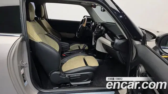 Mini Cooper 2021 — Photo 11/20