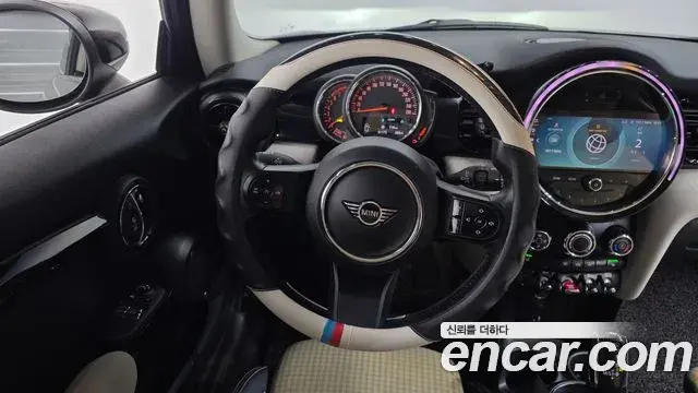 Mini Cooper 2021 — Photo 13/20