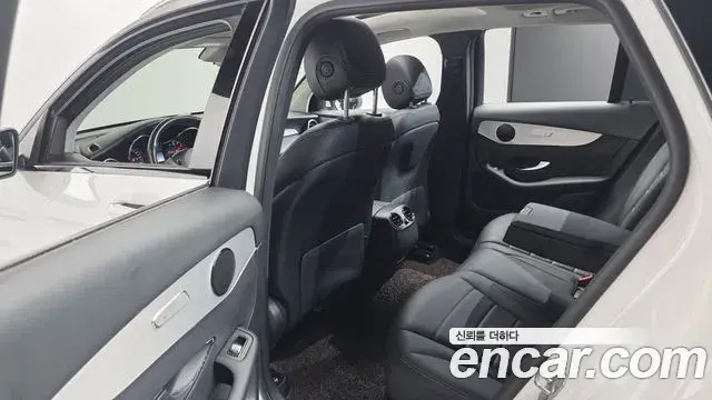 Mercedes-Benz GLC-Class 2019 — Şəkil 21/34