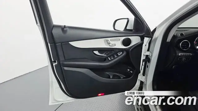 Mercedes-Benz GLC-Class 2019 — Şəkil 22/34