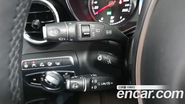 Mercedes-Benz GLC-Class 2019 — Şəkil 19/34