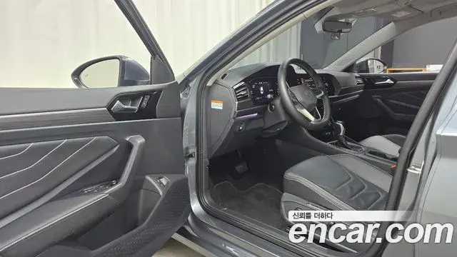 Volkswagen Jetta 2023 — Şəkil 6/20
