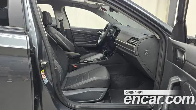 Volkswagen Jetta 2023 — Şəkil 16/20