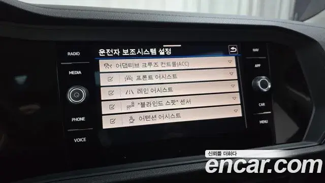 Volkswagen Jetta 2023 — Şəkil 10/20