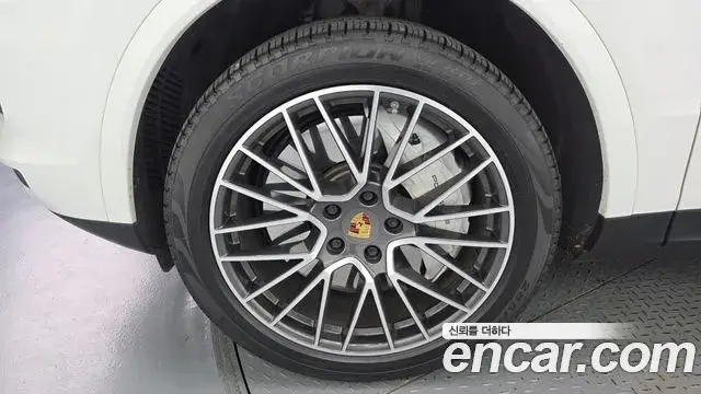 Porsche Cayenne 2019 — Фото 4/20