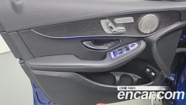 Mercedes-Benz GLC-Class 2021 — Photo 9/34