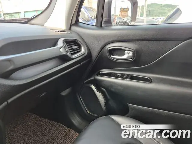 Jeep Renegade 2020 — Фото 10/20