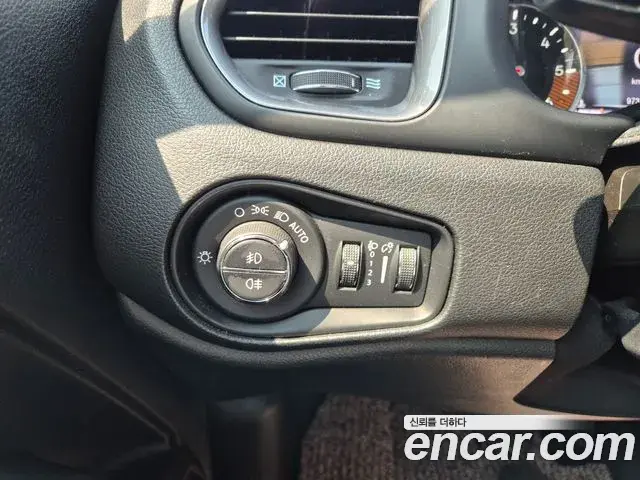 Jeep Renegade 2020 — Фото 13/20