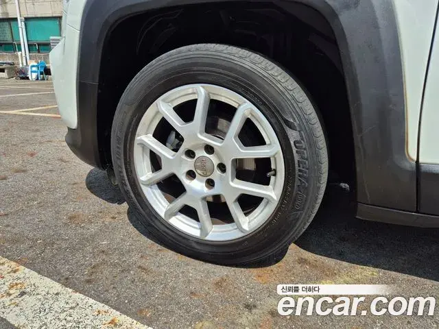 Jeep Renegade 2020 — Фото 18/20